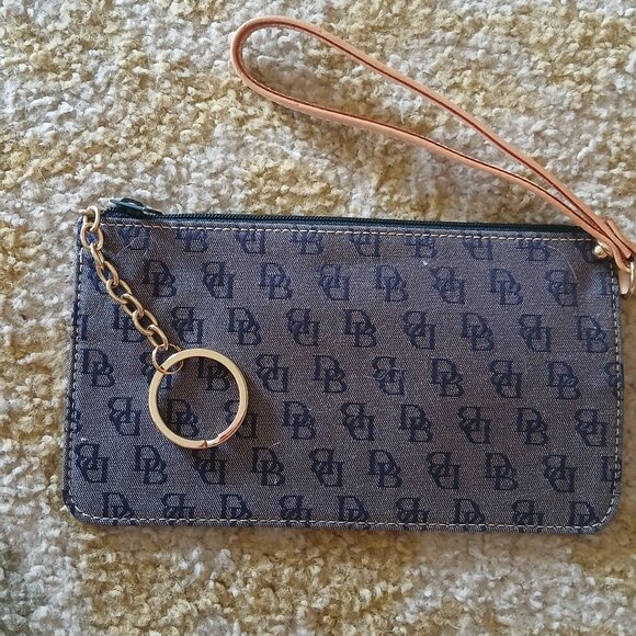 Dooney and Bourke wristlet - Picture 1 of 2